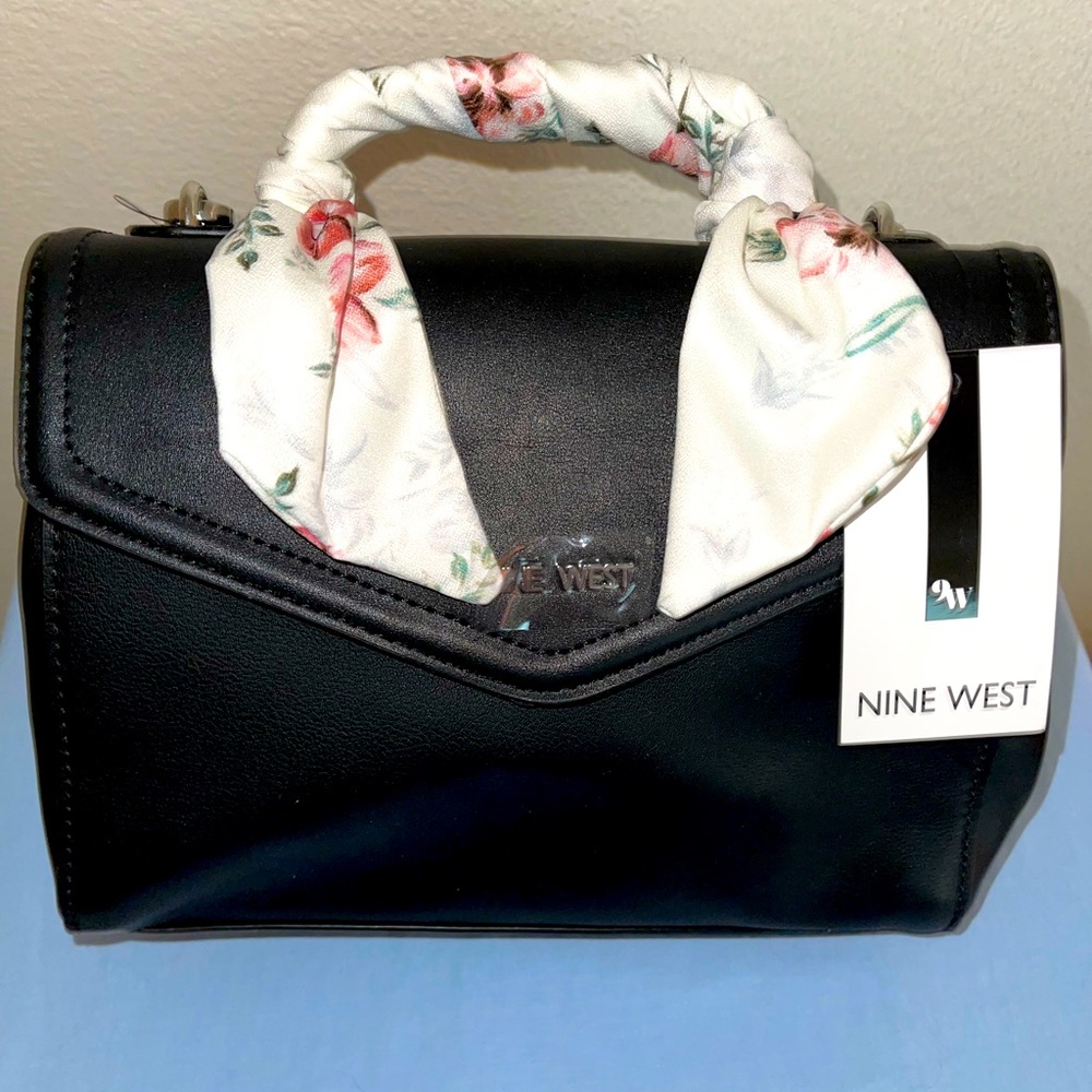 ✨HP✨ “NINE WEST” BRAND NEW BLACK PURSE WITH FLORAL BOW ACCENT, REMOVABLE STRAP.
